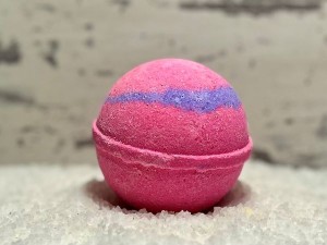 Kiss Me Fizzy Bath Bomb 4.5 Oz - Product Image