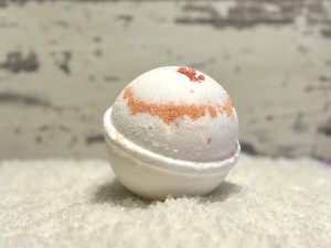 Red Clover & Tea Fizzy Bath Bomb - Product Image