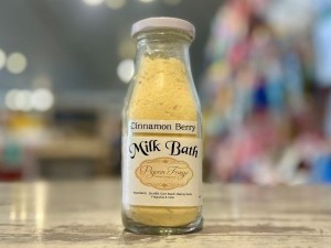 Cinnamon Berry Milk Bath 10 Oz - Product Image