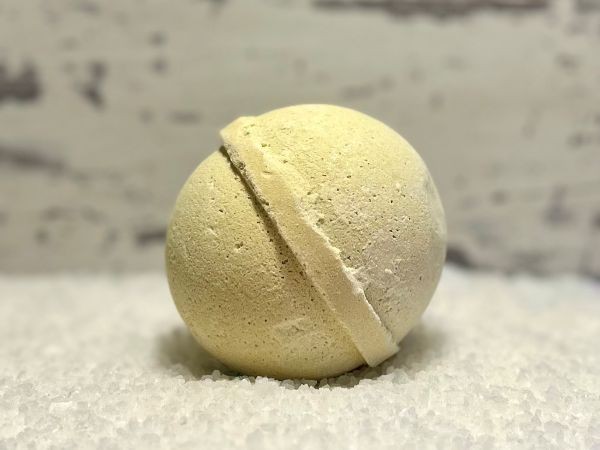 Sandalwood Fizzy Bath Bomb 4.5 Oz Sandalwood Fizzy Bath Bomb 4.5 Oz - Product Image